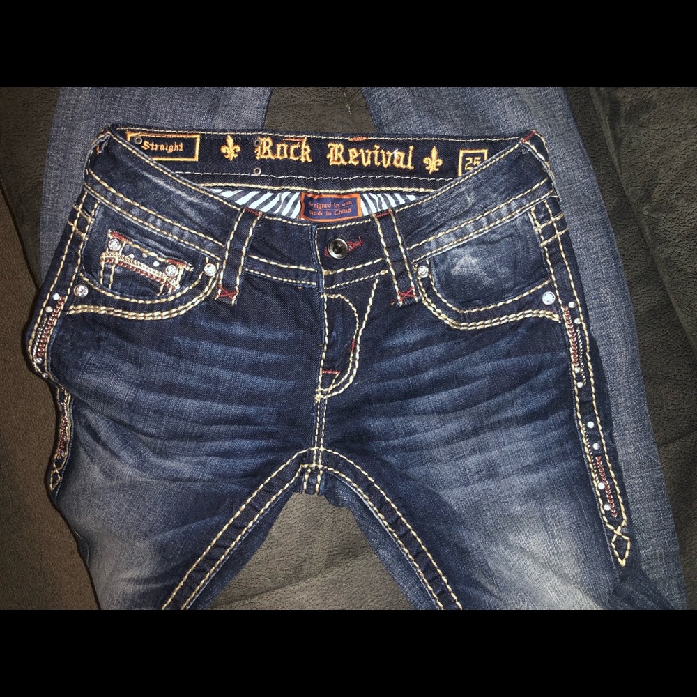 NWOT Rock Revival Celinda size 25 Strait leg jeans. Gorgeous, dark blue!